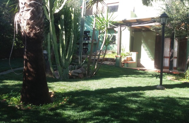 Villa con jardín cerca de la playa del campus