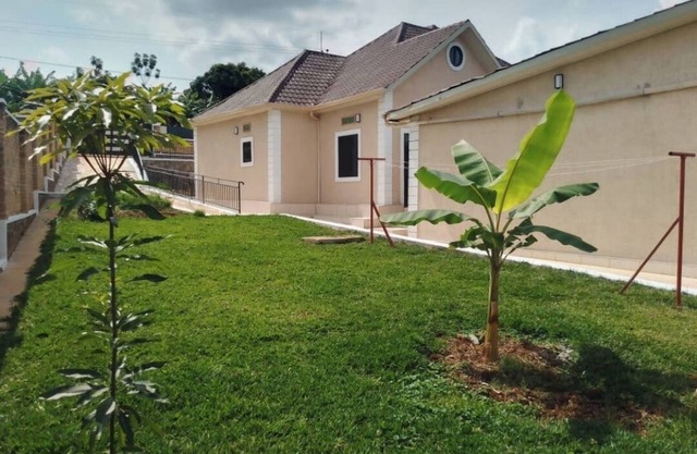 Villa with garden near Kabuga in quiet, green surroundings