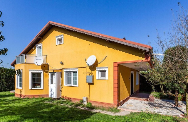 Villa with Garden Surrounded by Nature in Sapanca