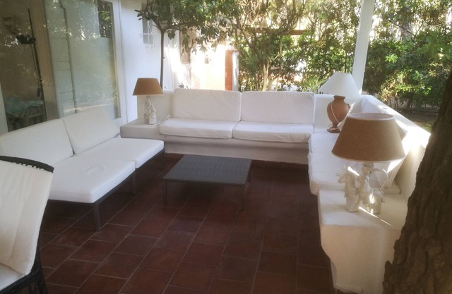 Villa con guardia de seguridad H24, veranda, playa, golf.