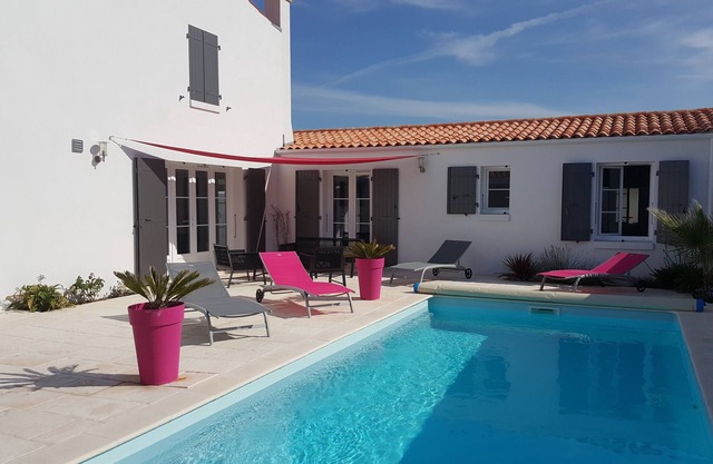 Villa con piscina climatizada a 400 m del mar, tranquila, se admiten mascotas