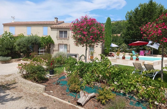 Villa "Lubéron nous" con piscina climatizada y segura al pie del Lubéron