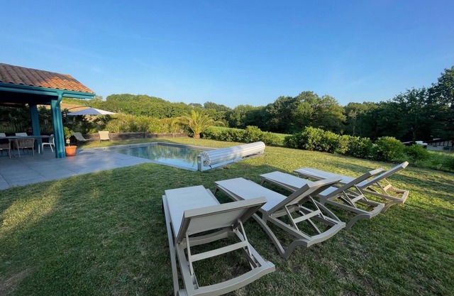 Villa with heated pool, sea, mountains, golf