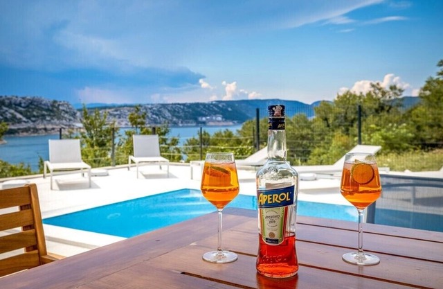 Villa with heated swiming pool at Kvarner bay