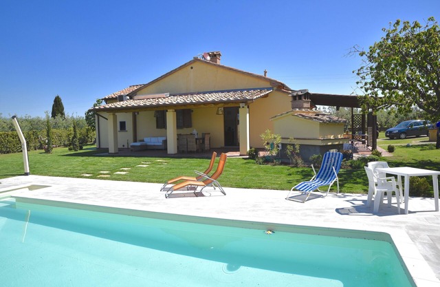 Casa confortable y familiar con piscina privada cerca del mar