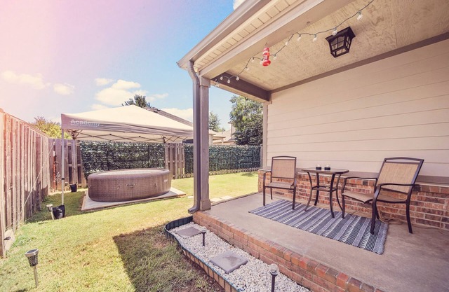 Villa with Hot Tub, Theatre and Game Room - Minutes to U of A!