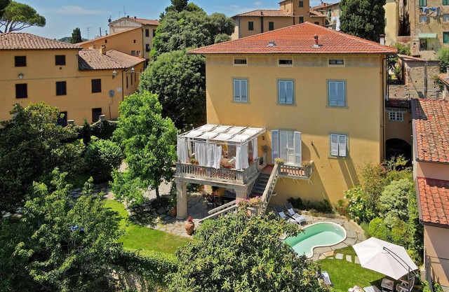 VILLA WITH POOL IN THE TUSCAN HILLS
