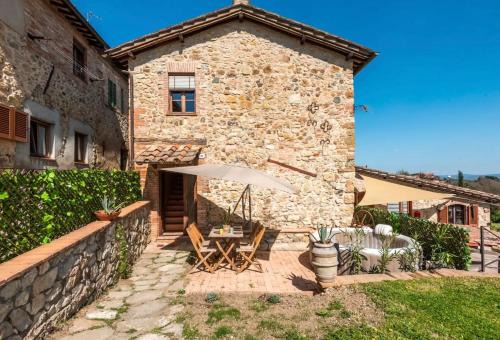 Villa with Jacuzzi and views of the Tuscan hills