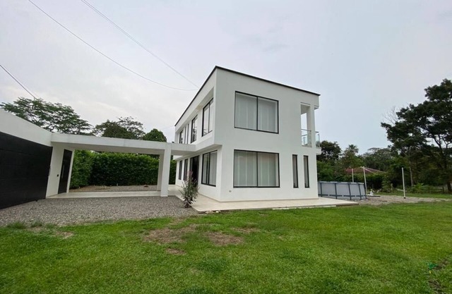 Villa con amplios espacios naturales a 10 minutos de villavicencio.