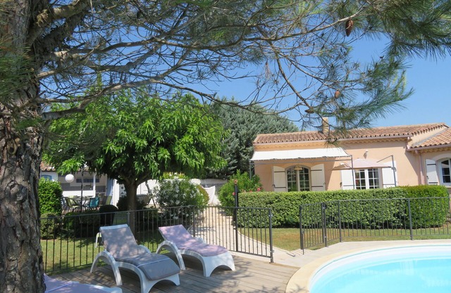 Villa con gran jardín, piscina climatizada cerca de Vaison y Mt Ventoux