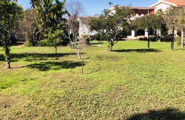 Villa with large garden 80 meters from the beach