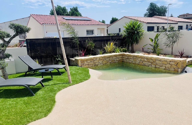 Villa with mini lagoon pool, 15 minutes from the beaches!