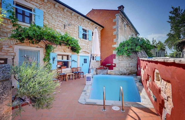 Casa vacacional con piscina exterior y terraza barbacoa