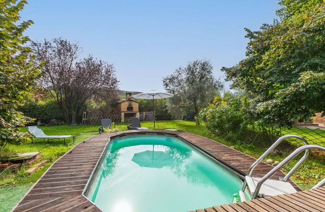 Maravillosa casa de vacaciones con piscina privada, A/C, bañera de hidromasaje, WIFI, TV, patio