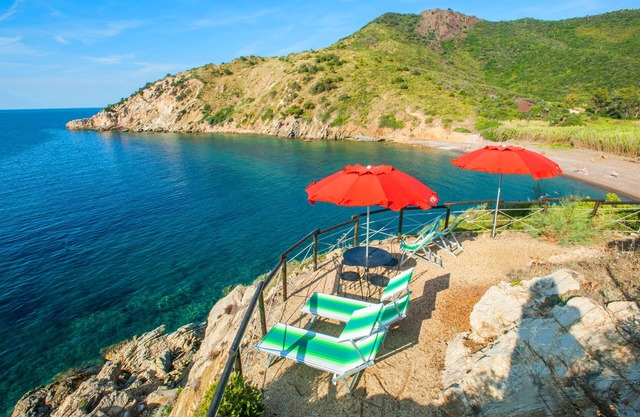 Villa con una terraza panorámica sobre el mar