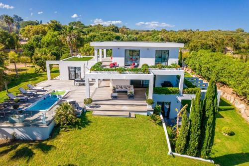 Villa with panoramic view