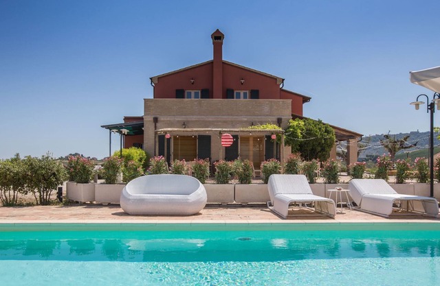 Villa con piscina y spa en las colinas de Ripatransone, a 20 minutos del mar Adriático