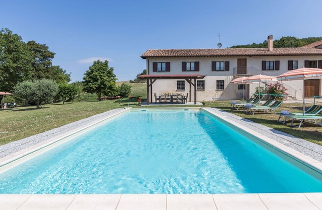 Villa with pool and panoramic views, surrounded by nature, 45 minutes from the Adriatic coast