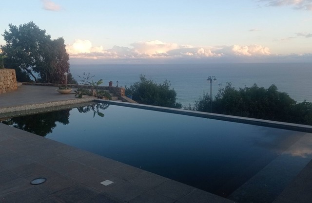 Villa with pool and sea view in Tichy Béjaïa.