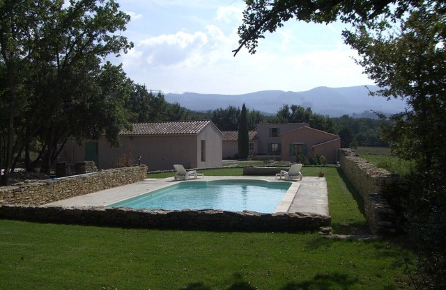 Villa con piscina y vistas sobre Luberon