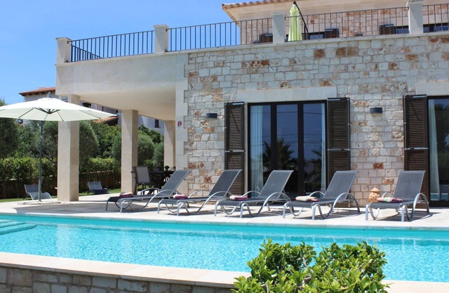Cala Llombards: nueva villa con piscina y vistas al mar - 200 ma la playa