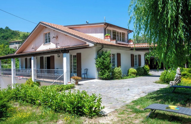 VILLA WITH POOL FOR 14 PEOPLE COMPLETELY FENCED IDEAL FOR VISITING