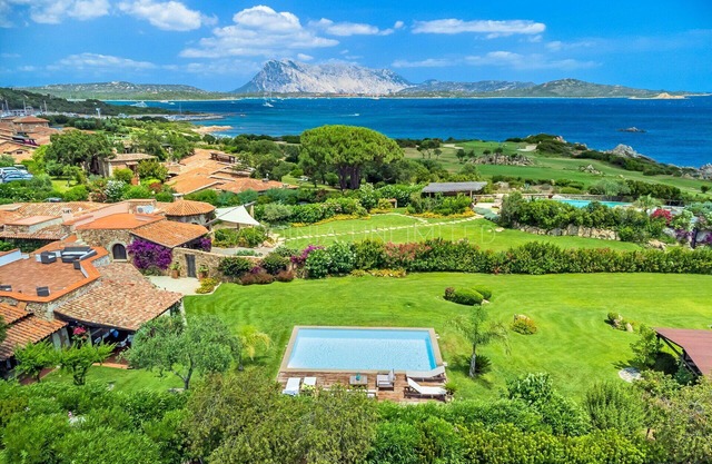 Villa en San Teodoro con 5 habitaciones, capacidad 10