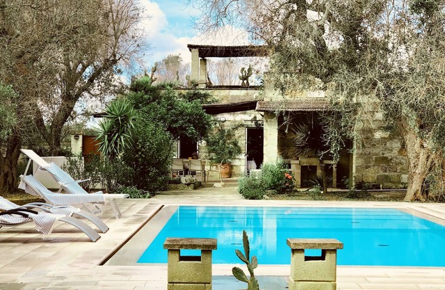 Villa con piscina en los olivares centenarios de Salento