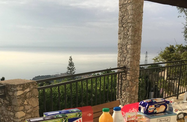 Villa con piscina con vistas a Mónaco y al mar