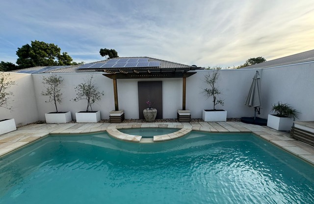 Villa with Pool, Spa, Games & Cinema Room, Pizza Oven