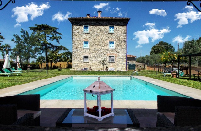 Villa con piscina, 9 habitaciones, aire acondicionado, Wi-Fi. cerca de Cortona