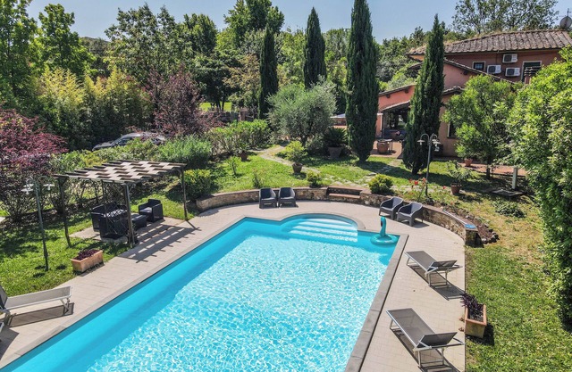 Villa with private pool and fenced garden 50 km from Pisa, Florence, sea.