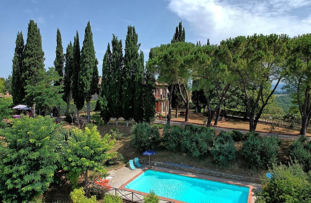 Villa con piscina privada con vistas a San Gimignano. Uso exclusivo
