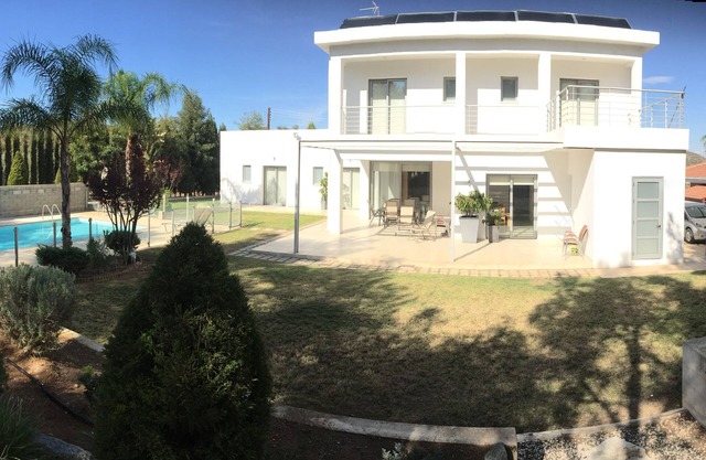 Villa con piscina privada en Zona tranquila a 20 minutos del aeropuerto de Larnaca