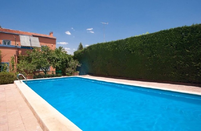 Villa con piscina privada, y 1000 m2 de jardines y naranjos