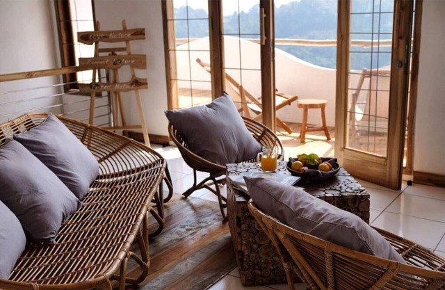 Villa con piscina infinita privada con una increíble vista verde cerca de Lembang