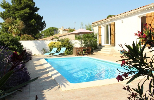 Villa con piscina privada y terreno de petanca