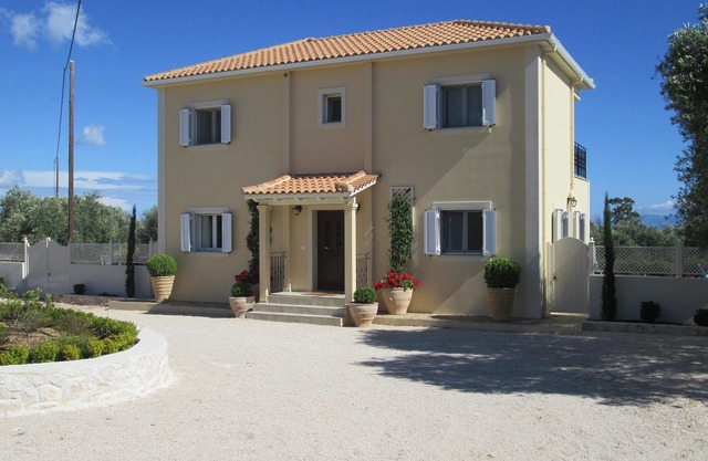 Villa con piscina privada, vistas al mar y a la montaña