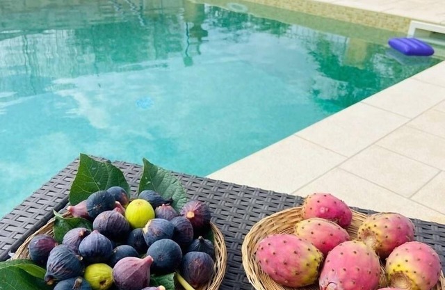 Villa con piscina privada - vista al mar cerca del oasis natural de WWF