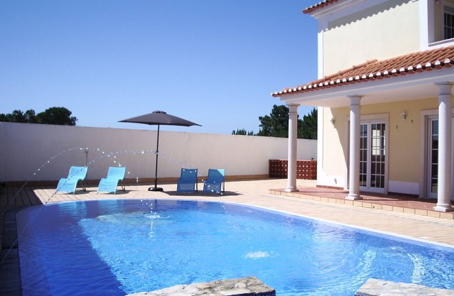 Villa con piscina privada, WIFI gratuito y vistas al campo.