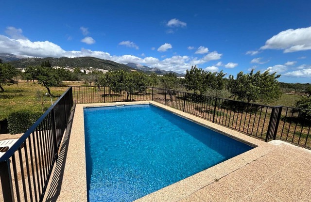 Villa con piscina privada y mesa de ping pong en las montañas, YourHouse Lemontree Can Antic