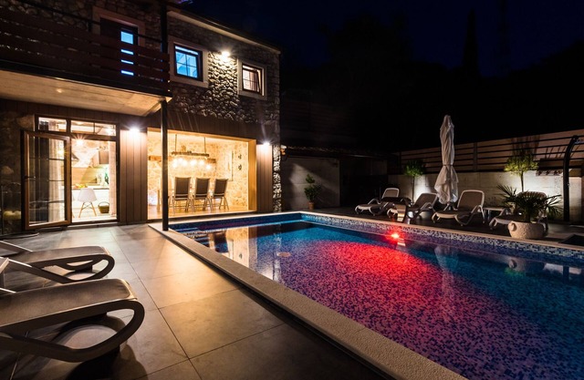 Villa Mariva con piscina privada, 8 huéspedes, wifi gratis, amplia terraza, barbacoa