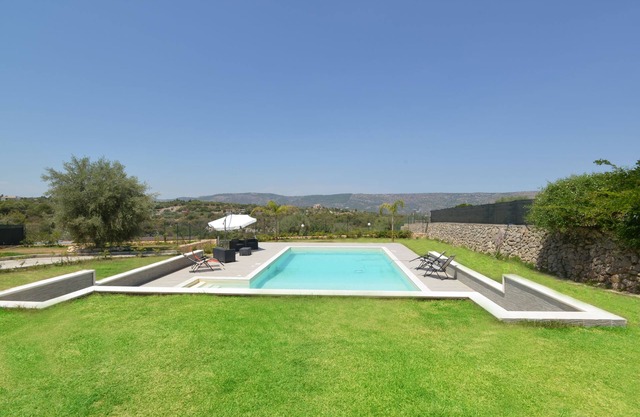 Villa mit Privatpool und Ausblick