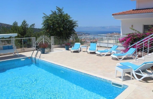 Villa con piscina privada y vistas al mar, totalmente climatizado