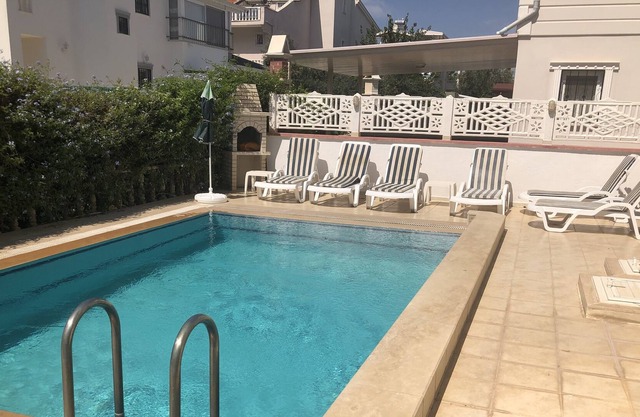 Villa con piscina privada, hermoso Pueblo Marco, unos minutos andando de las playas