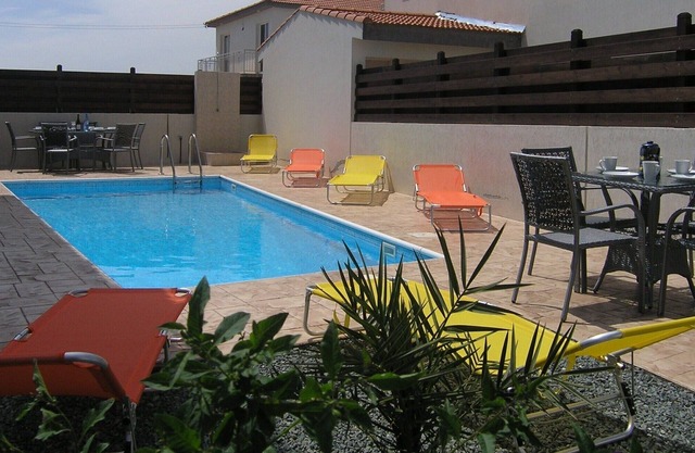 Villa con piscina privada en un lugar tranquilo pueblo cerca de Larnaca