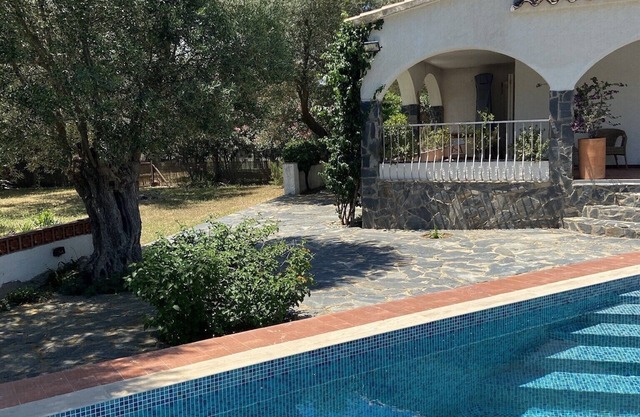 Villa con piscina privada.