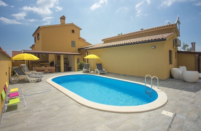 Villa con piscina privada, aire acondicionado, WiFi, barbacoa y buena ubicación