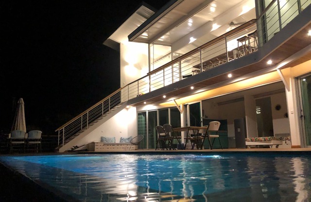 Villa con vistas al mar a pocos pasos de la playa.