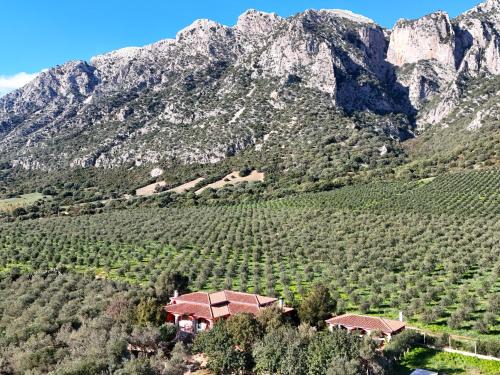 Villa with stunning views to the mountains 5km from the beach